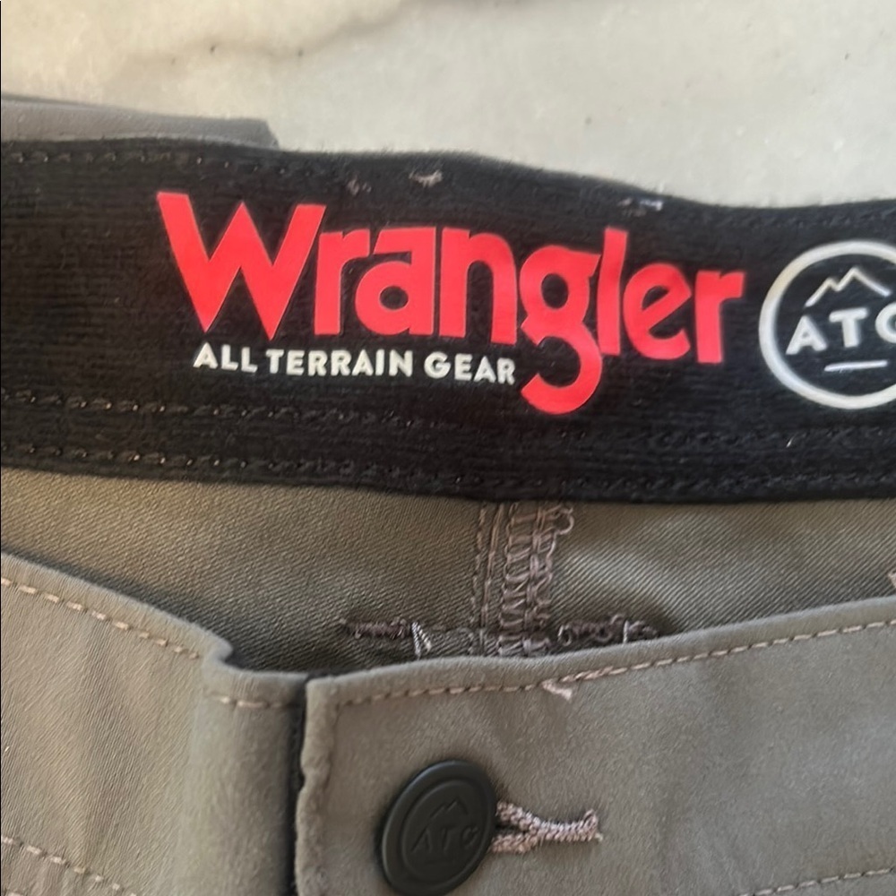 Wrangler Gray Cargo Pants with Modern Appeal - Picture 5 of 7